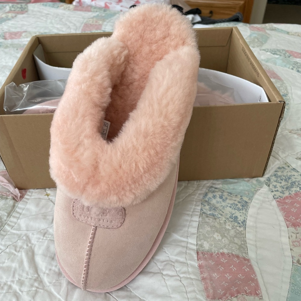 New in box Coquette Pink Uggs